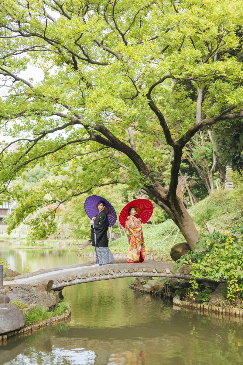 橋の上で向き合って