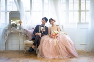 豪華なドレスを着て、天候に左右されないオシャレハウススタジオ撮影