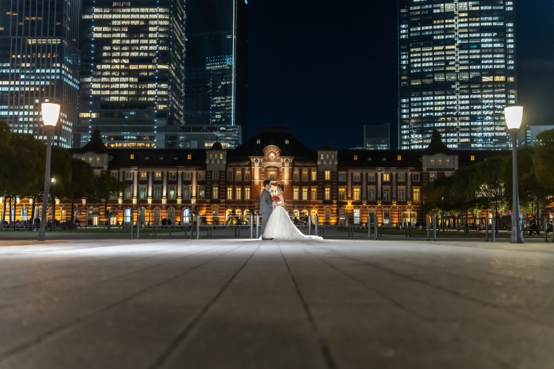 東京駅駅舎に佇む花嫁