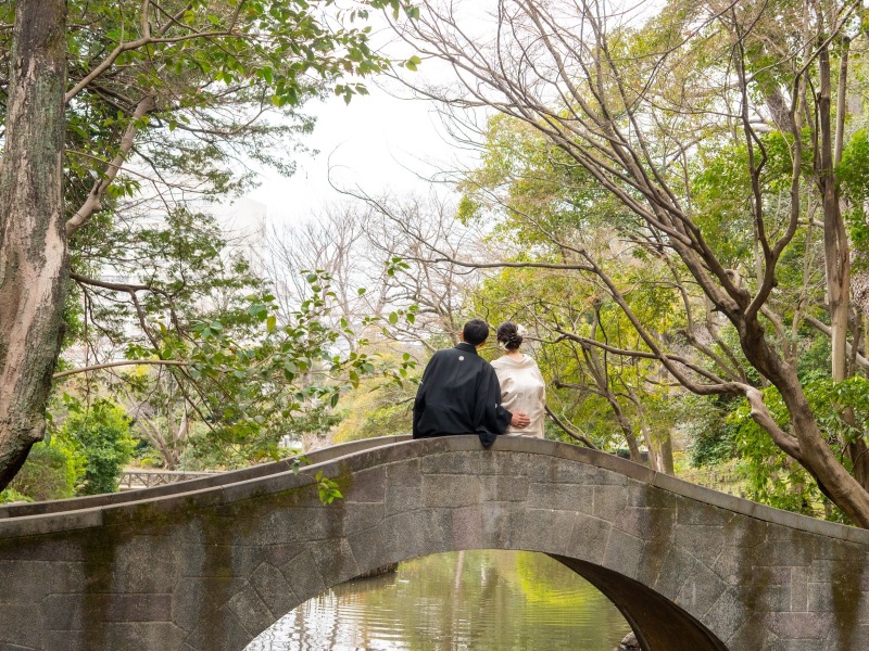 和装の庭園ロケと洋装スタジオを体験。思い出の場所で叶える自分たちらしい写真撮影