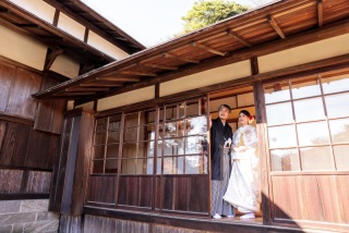 和装は庭園と和室で、洋装はチャペルにて大人のフォトウエディング撮影