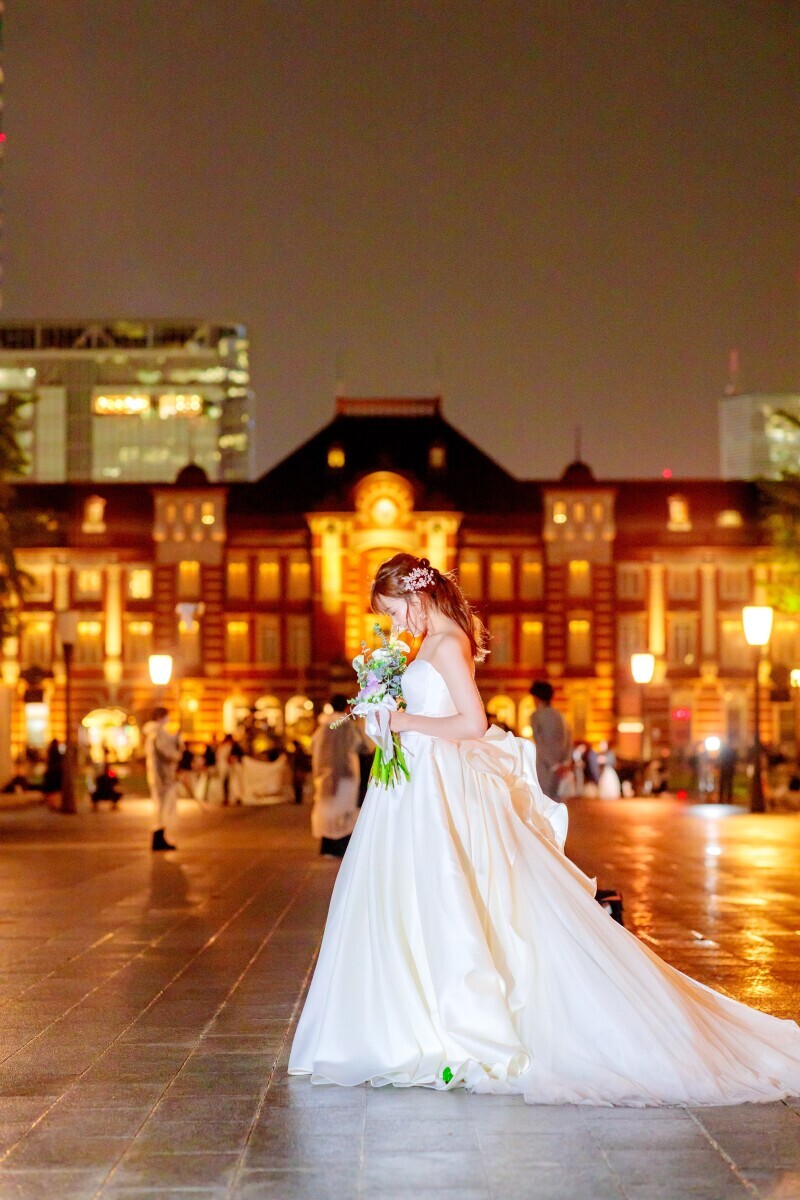 夜の東京駅に佇む美しさ