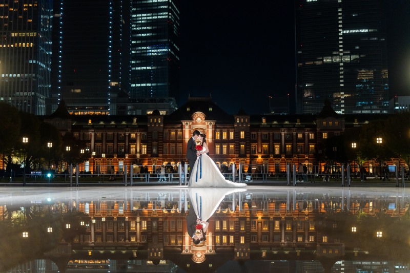 水鏡に映る幻想的な東京駅