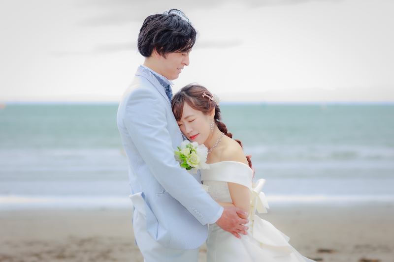 ドラマのワンシーンのような抱き合うカット