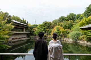 日本庭園で叶える和装前撮り！白無垢と色打掛で綴る、お二人だけの特別な撮影体験記