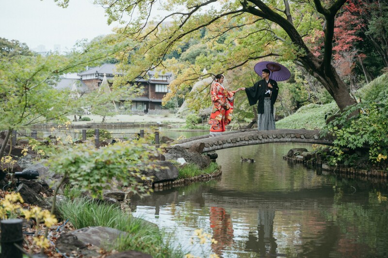 池があり橋があり景観が素敵な庭園です