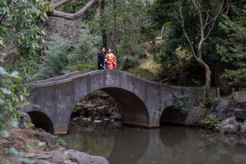 石橋の上で刻む穏やかな時間