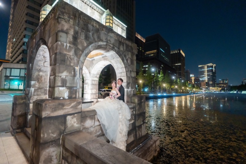 夜景と共に輝くお二人