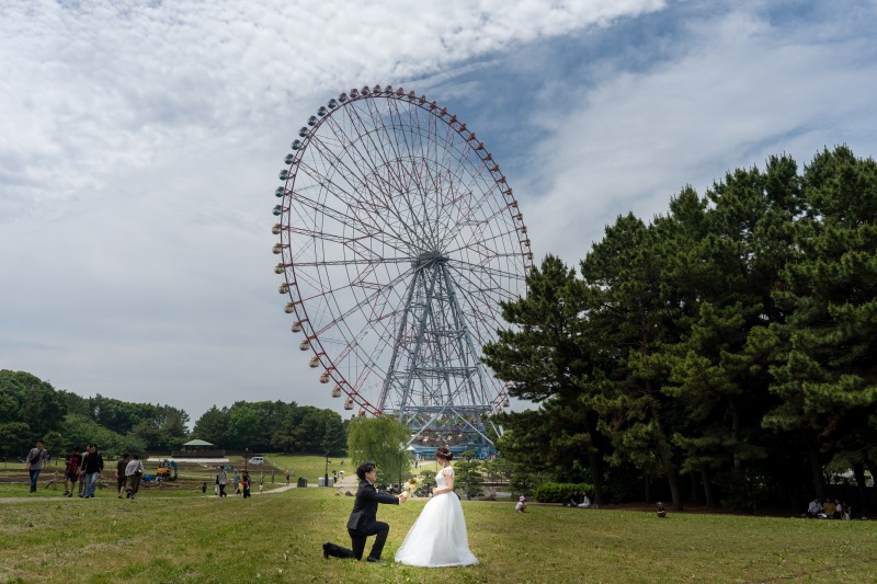 観覧車の下で再現するプロポーズ