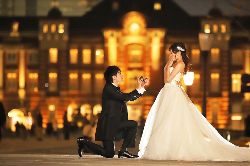 愛を伝える感動のポーズ