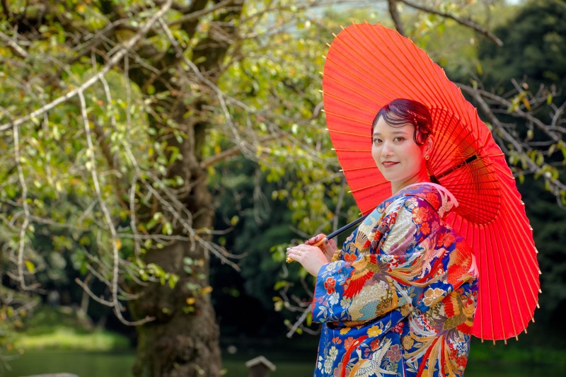 鮮やかな紅とご新婦様