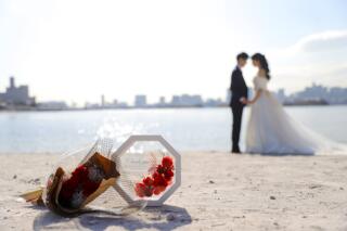和装の庭園から海辺のドレスまで！思い出の場所で叶える自然体ウェディングフォト