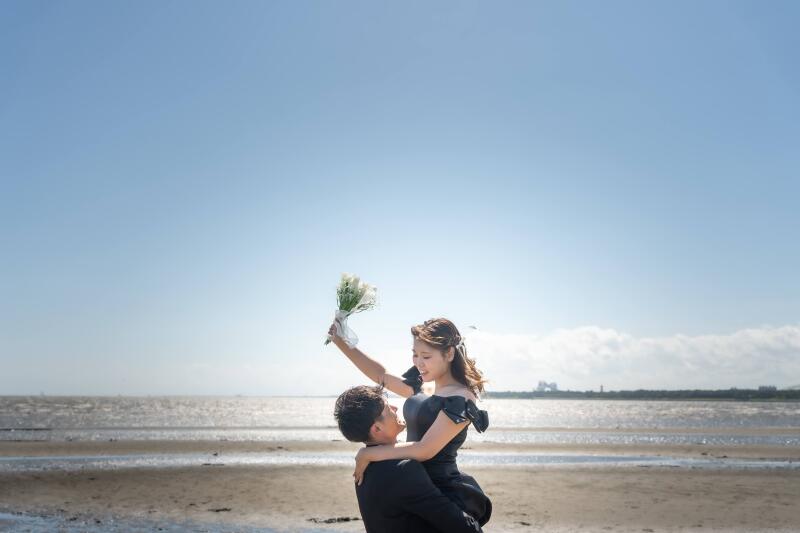 愛の力で抱き上げる