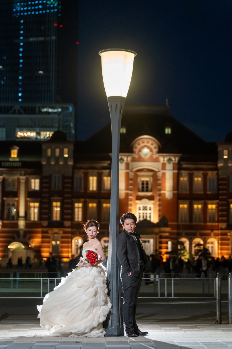 街灯が照らす都会の夜