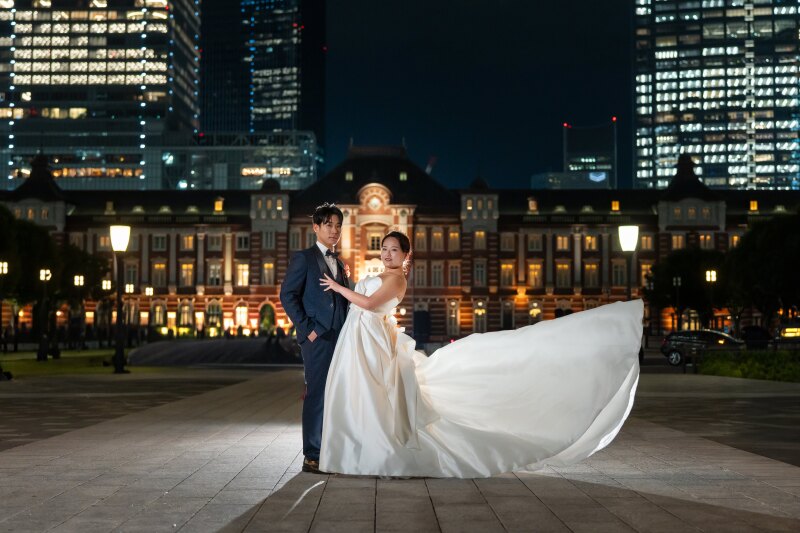 ドレスをなびかせて