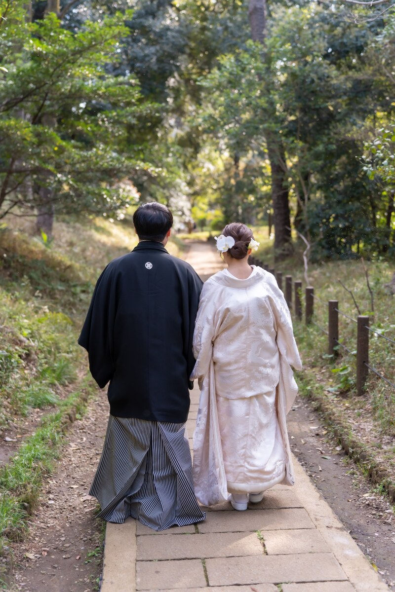 未来へ一歩ずつ進む小道