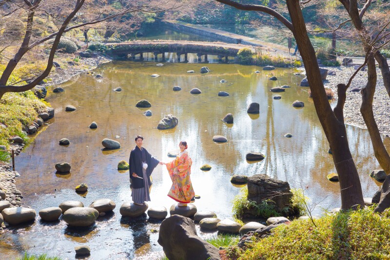 水面に映るお二人のシルエット