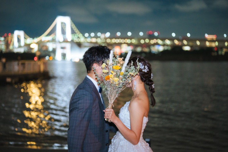 ブーケでお顔をかくすポーズ