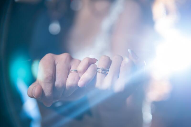 輝くリングに想いを込めて