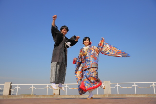 綺麗な青い色打掛で山下公園ロケ