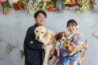 和装で愛犬と一緒に華やかなハウススタジオ撮影