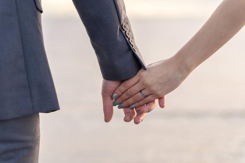 離さない、温かな手のぬくもり