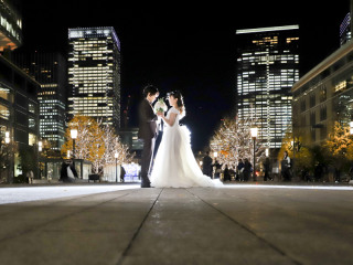 東京駅のライトアップをバックに洋装ロケ☆