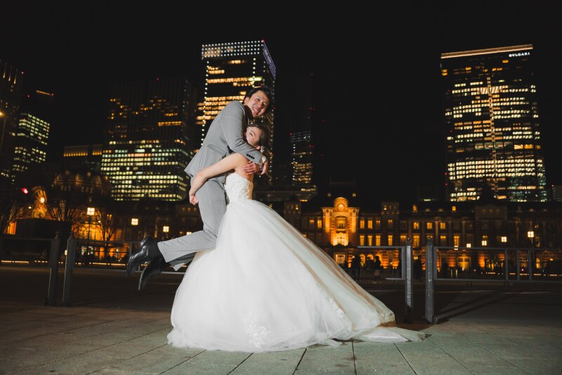 遊び心あふれる抱擁