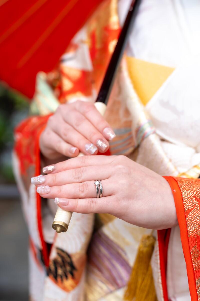艶やかな和装と指輪