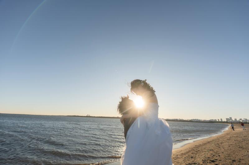 海と太陽と愛のシルエット
