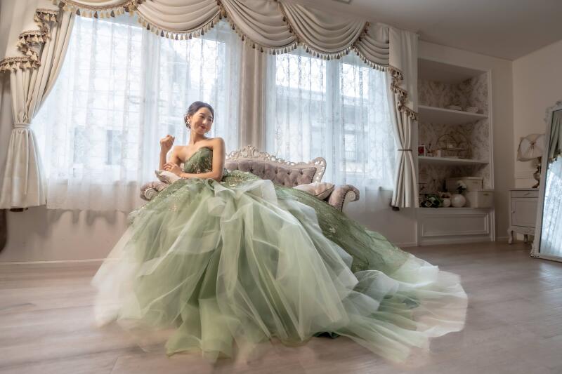 ソファで優雅に寛ぐひととき