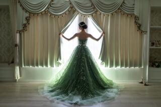 豊かな緑に包まれた庭園、おしゃれなスタジオで残す和装1着洋装2着フォト