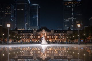 【東京駅】赤レンガ駅舎と夜景に包まれる洋装ナイトロケ