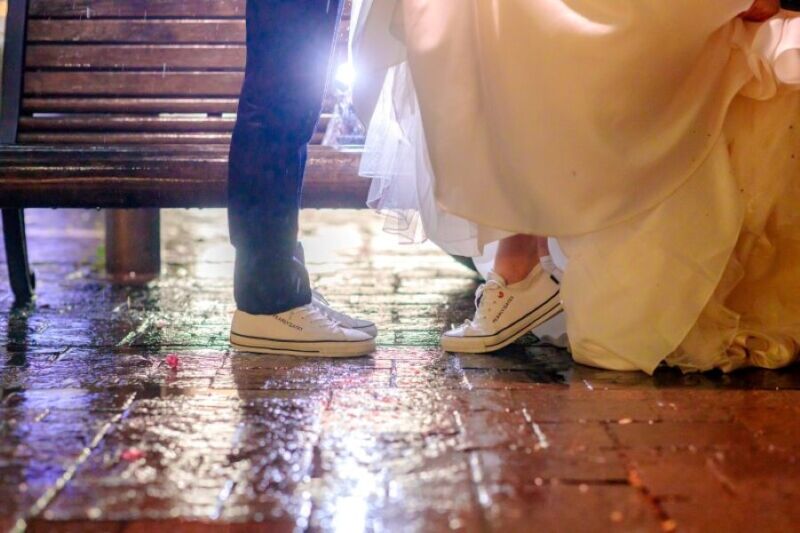 足元に光るお揃いの遊び心