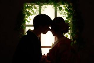 和装はシンプルなスタジオで、洋装は大桟橋でナイトフォトを