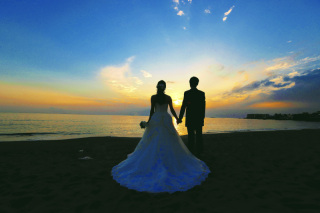 和洋装ロケ撮影「緑溢れる庭園から、サンセットが綺麗な海へ」