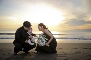 ブラックドレスで江ノ島でお子さんも一緒にロケ撮影