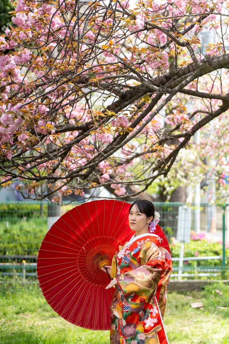 赤い和傘と美しきご新婦様