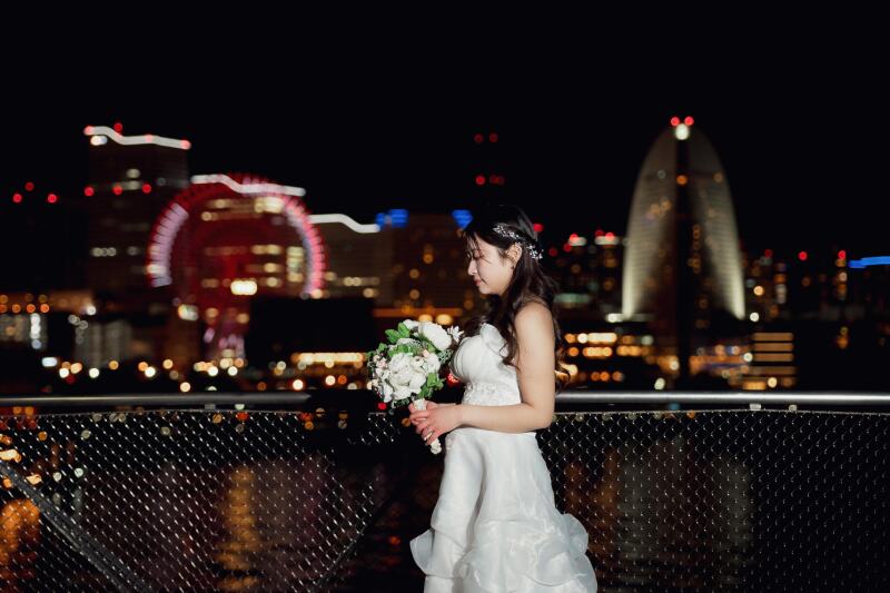 ブーケを抱く可憐な姿