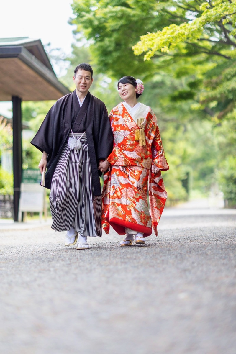 未来へ続く道、和装での確かな一歩