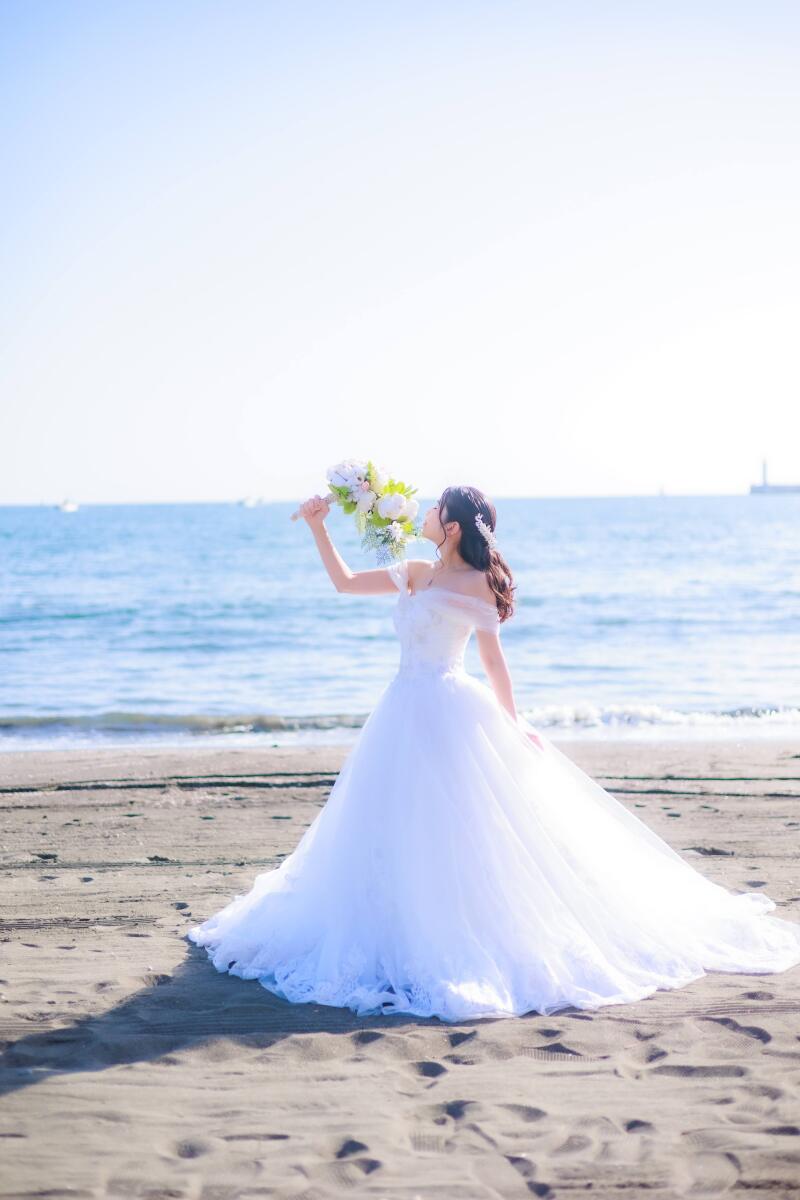 青空に映える花嫁姿