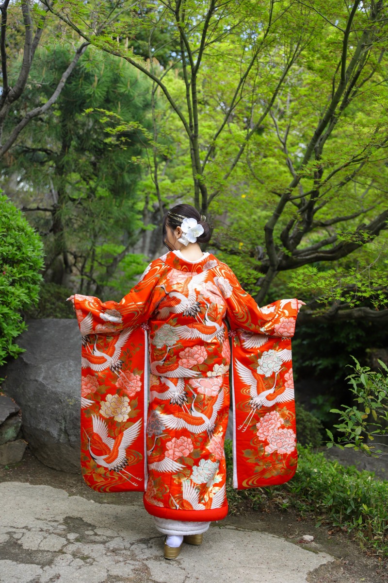 豪華な刺繍に目を奪われて