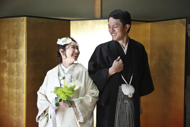 白無垢と黒紋付で和風スタジオ撮影開始!