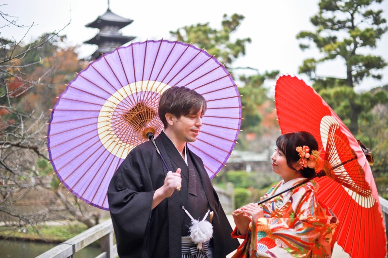 二つの傘、二つの 愛 の彩り