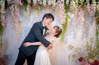 シンプルなスタジオでナチュラルなウエディングフォトを