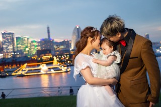 かわいいお子さんと一緒にサンセットナイト大桟橋ロケーション撮影