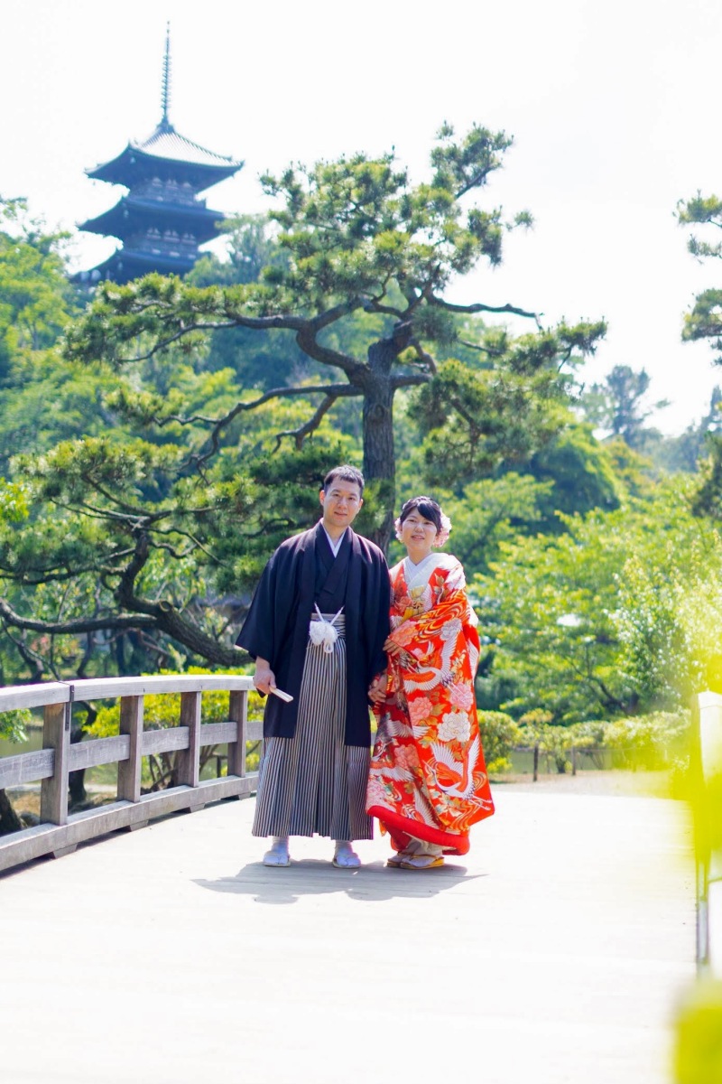 伝統美と現代の愛、時を超えた一枚