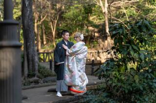 和装が映える庭園ロケ！光と緑に包まれてお二人らしい笑顔あふれる前撮り体験記です