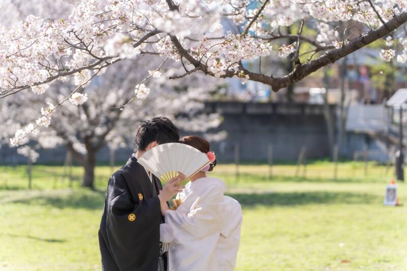 桜ロケーションフォト！和装も洋装も前撮りで叶えるお二人のこだわり撮影