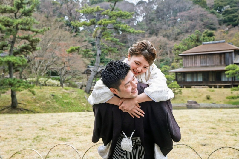 おんぶで満面の笑顔！